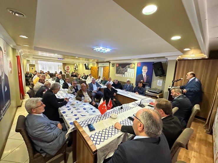 yeniden-refah-partisi-rize-il-baskanligi-kurban-bayrami-vesilesiyle-hem-bayramlasma-torenini-hem-de-aylik-il-divan-toplantisini-parti-binasinda-gerceklestirdi-4.jpg