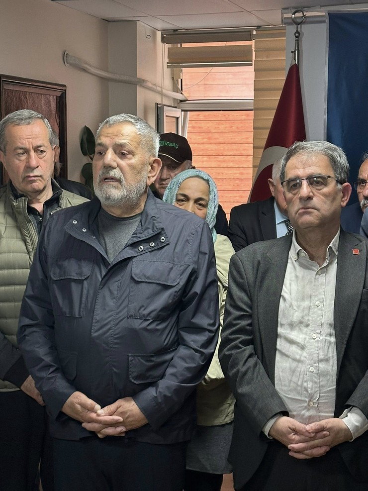 cumhuriyet-halk-partisi-chp-rize-il-baskanligi-tarafindan-parti-binasinda-geleneksel-bayramlasma-programi-duzenlendi-1.jpg