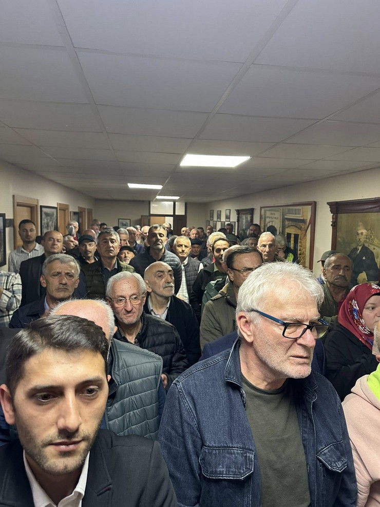 cumhuriyet-halk-partisi-chp-rize-il-baskanligi-tarafindan-parti-binasinda-geleneksel-bayramlasma-programi-duzenlendi-3.jpg
