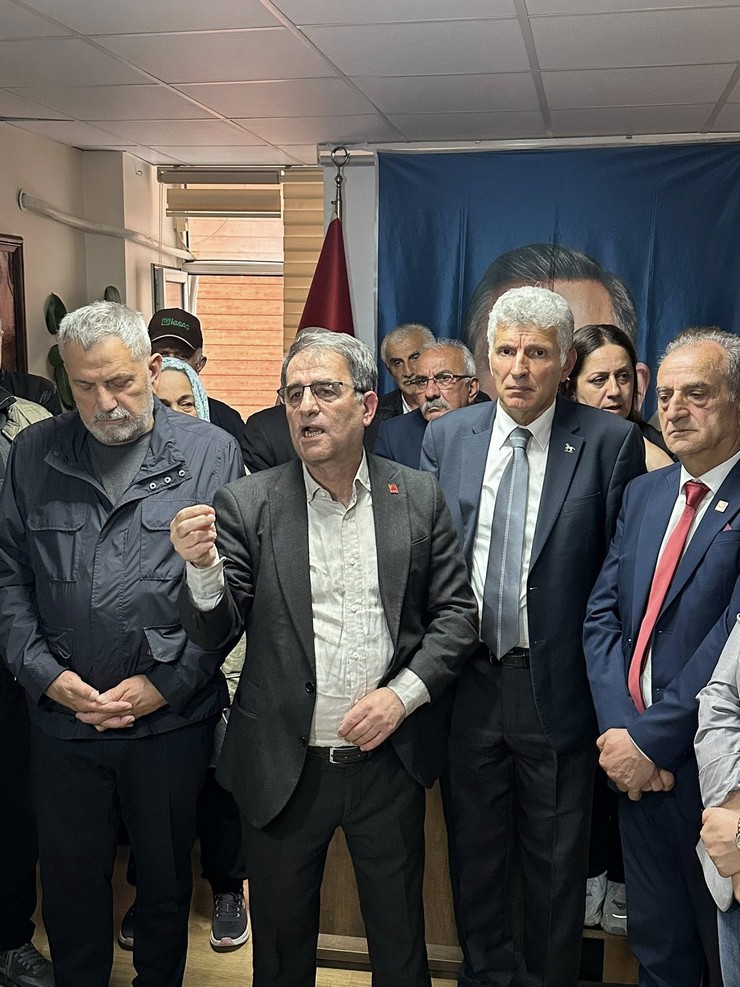 cumhuriyet-halk-partisi-chp-rize-il-baskanligi-tarafindan-parti-binasinda-geleneksel-bayramlasma-programi-duzenlendi-4.jpg