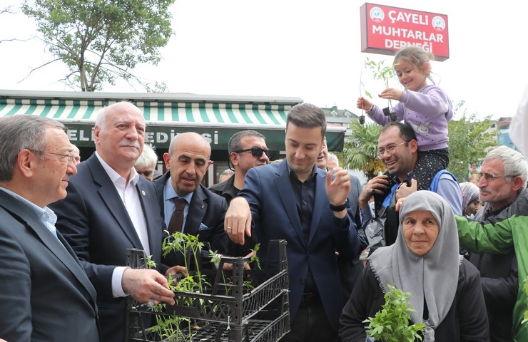 turkiye-ziraat-odalari-birligi-genel-baskani-semsi-bayraktar-cayeli-muhtarlar-derneginde-cayeli-ziraat-odasi-tarafindan-duzenlenen-5-geleneksel-ata-tohumu-fidan-dagit-4.jpg