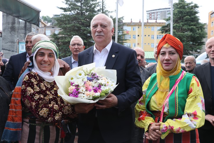 turkiye-ziraat-odalari-birligi-genel-baskani-semsi-bayraktar-cayeli-muhtarlar-derneginde-cayeli-ziraat-odasi-tarafindan-duzenlenen-5-geleneksel-ata-tohumu-fidan-dagitim-1.jpg