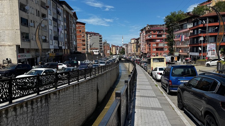 adi-yenikoy-kendi-ortacag-cumhurbaskani-erdoganin-memleketinde-mahalleli-ortacag-goruntusunden-kurtarilmayi-bekliyor-14.jpg