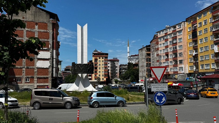 adi-yenikoy-kendi-ortacag-cumhurbaskani-erdoganin-memleketinde-mahalleli-ortacag-goruntusunden-kurtarilmayi-bekliyor-16.jpg
