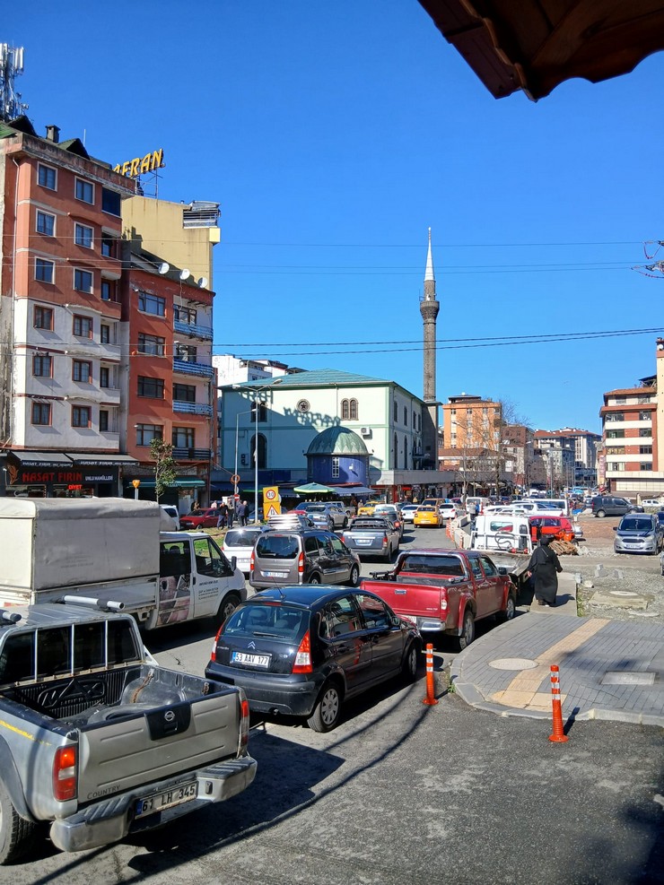 adi-yenikoy-kendi-ortacag-cumhurbaskani-erdoganin-memleketinde-mahalleli-ortacag-goruntusunden-kurtarilmayi-bekliyor-5.jpg