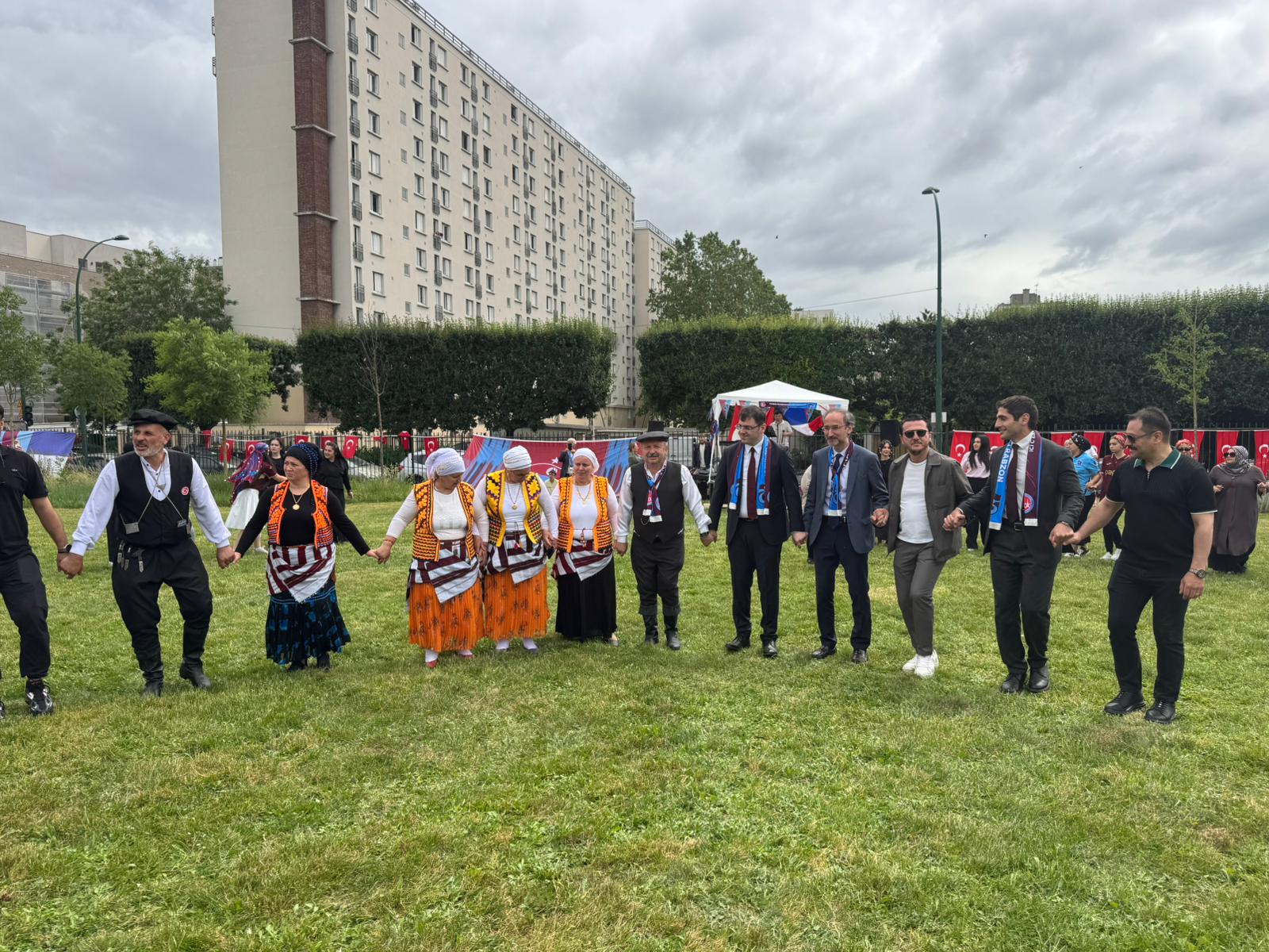 pariste-karadeniz-ruzgari-fransizlar-h-1339210-397772.jpg