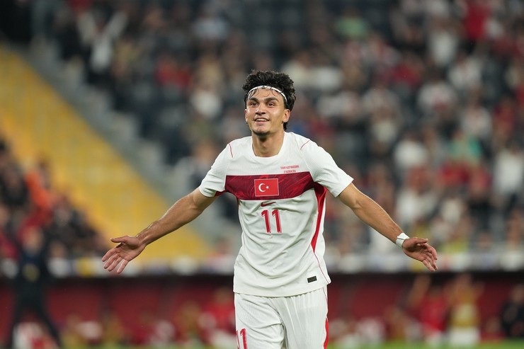 rizeli-milli-futbolcu-can-uzun-2.jpg