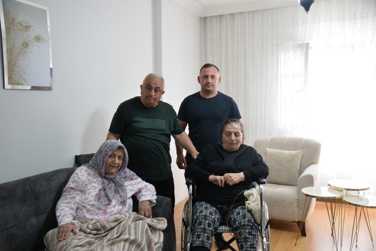 kuzey-kibris-turk-cumhuriyetinde-kktc-huzurevinde-yasayan-ve-trabzondaki-annesini-30-yildir-goremeyen-yurume-engelli-ayse-karadag-trabzon-buyuksehir-belediyesinin-3.jpg
