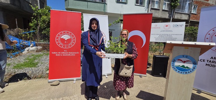 rizenin-ardesen-ilcesinde-aile-isletmelerini-guclendirmek-ve-uretimi-surdurulebilir-kilmak-amaciyla-hayata-gecirilen-sebze-yetistiriciliginde-aile-isletmeciligi-modeli-12.jpg
