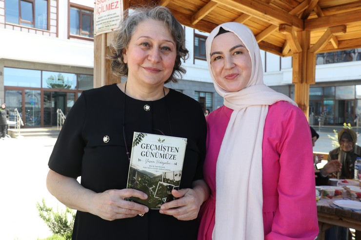 rizede-universite-ogrencileri-yaslilarin-hayat-hikayelerini-kitaplastirdi-5.jpg