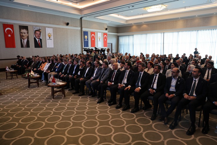 ak-partinin-genel-merkez-siyasi-ve-hukuki-isler-baskanligi-akdeniz-bolge-toplantisi-adanada-duzenlendi-3.jpg