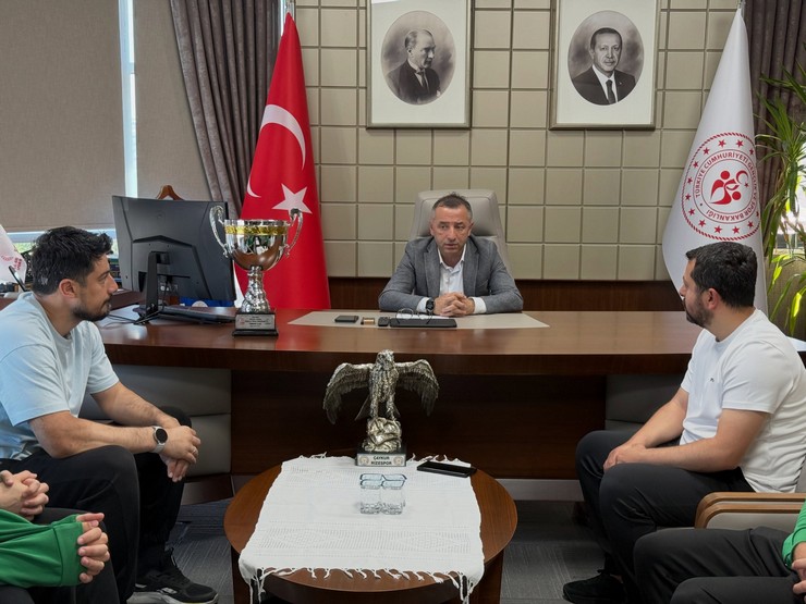 guneysuspor-genc-erkek-hentbol-takimi-rize-genclik-ve-spor-il-muduru-ramazan-ozturku-makaminda-ziyaret-etti-5.jpg