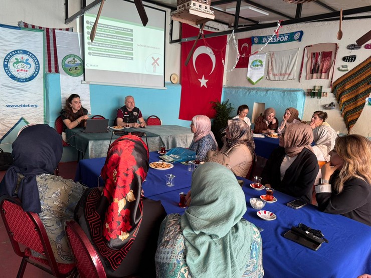 rizeliler-dernegi-onculugunde-toplumsal-farkindalik-semineri-4.jpg
