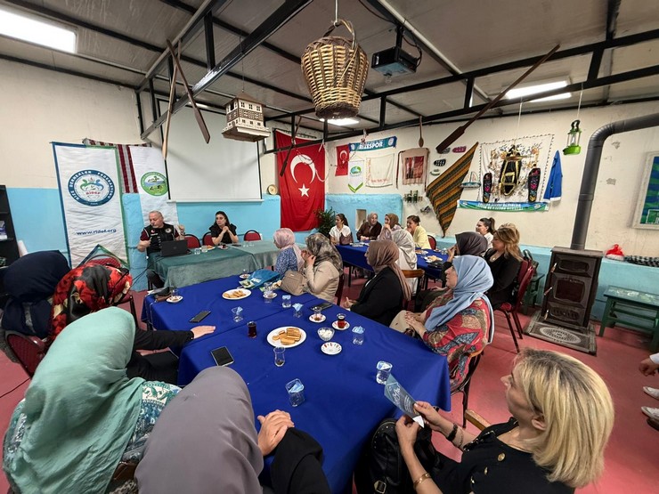 rizeliler-dernegi-onculugunde-toplumsal-farkindalik-semineri-7.jpg