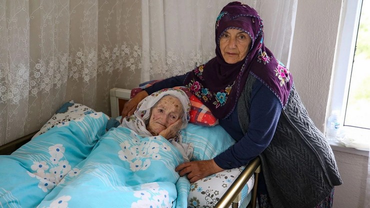erzurumda-100-yasina-kadar-neredeyse-hic-hastaneye-gitmeyen-114-yasindaki-salli-yalcin-nine-dogdugu-koyde-hayatini-surduruyor-salli-nine-yazi-ispirde-kisi-ise-rizede-1.jpg