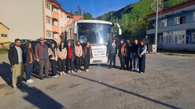 posof-kaymakamligindan-ogrencilere-buyuk-moral-rize-gezisi-duzenlendi-1.jpg