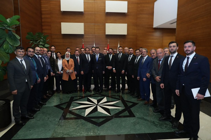 ak-parti-rize-merkez-ilce-baskanligi-ankarada-gerceklestirdigi-ust-duzey-ziyaret-programi-4-001.jpg