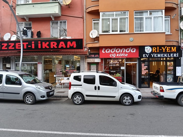 rizenin-pasakuyu-mahallesinde-ataturk-caddesi-uzerinde-bulunan-cig-kofte-salonu-satisa-cikarildi-11.jpg