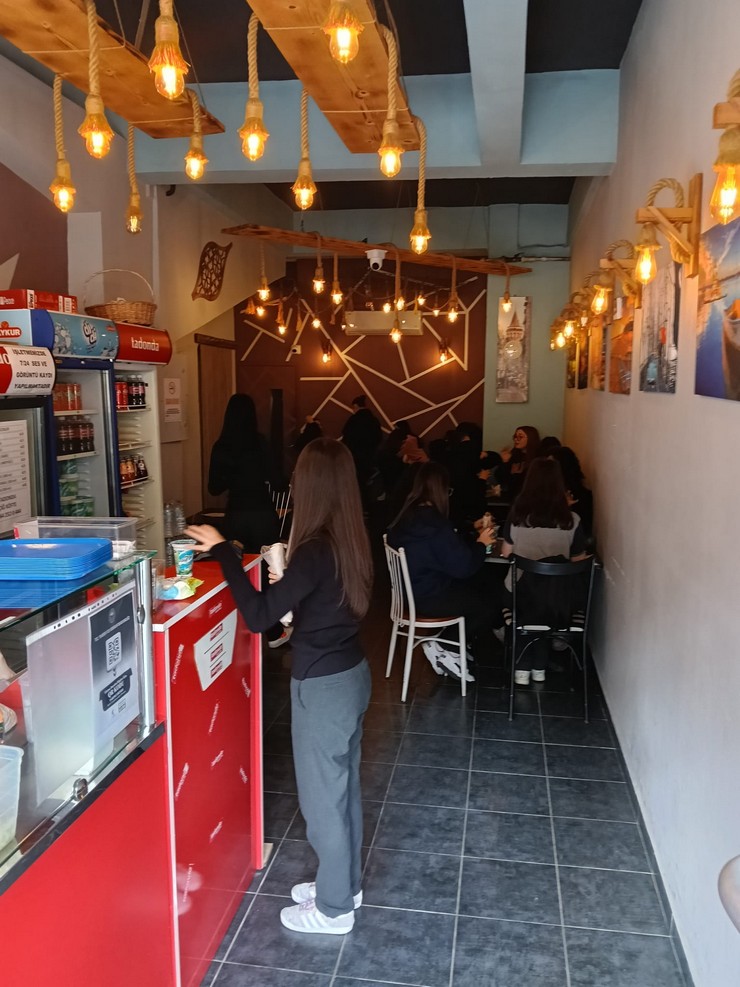 rizenin-pasakuyu-mahallesinde-ataturk-caddesi-uzerinde-bulunan-cig-kofte-salonu-satisa-cikarildi-12.jpg
