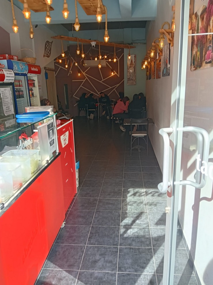 rizenin-pasakuyu-mahallesinde-ataturk-caddesi-uzerinde-bulunan-cig-kofte-salonu-satisa-cikarildi-9.jpg