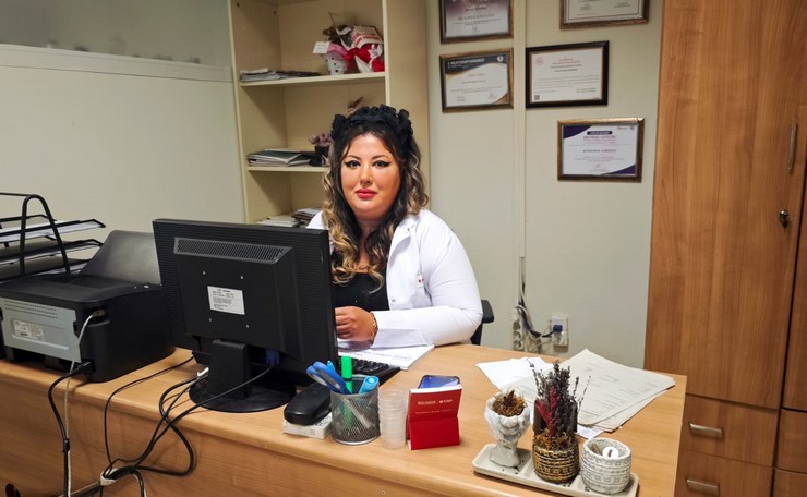artvinde-gorev-yapan-anestezi-uzmani-dr-mukadder-karakaya-49-filistinde-savasin-ortasinda-kalan-cocuklarin-yasadigi-saglik-sorunlarina-dikkat-cekmek-icin-hazirladi.jpg