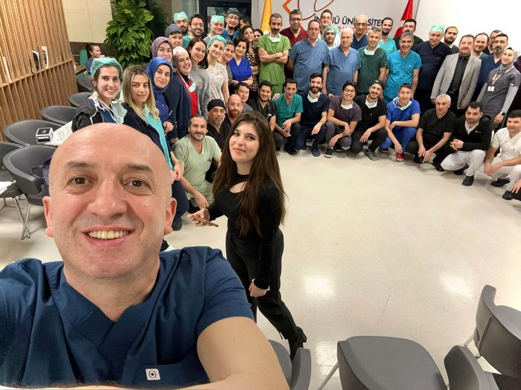 dunyanin-ilk-8li-capraz-karaciger-nakli-malatyada-yapildi-10.jpg
