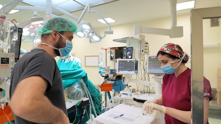 dunyanin-ilk-8li-capraz-karaciger-nakli-malatyada-yapildi-4.jpg