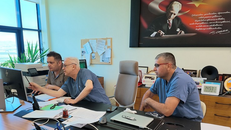dunyanin-ilk-8li-capraz-karaciger-nakli-malatyada-yapildi-5.jpg