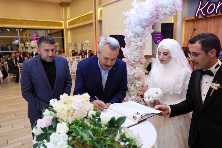 kaymakam-esra-demirtas-ve-kaymakam-yunus-emre-polatin-nikahi-2.jpg