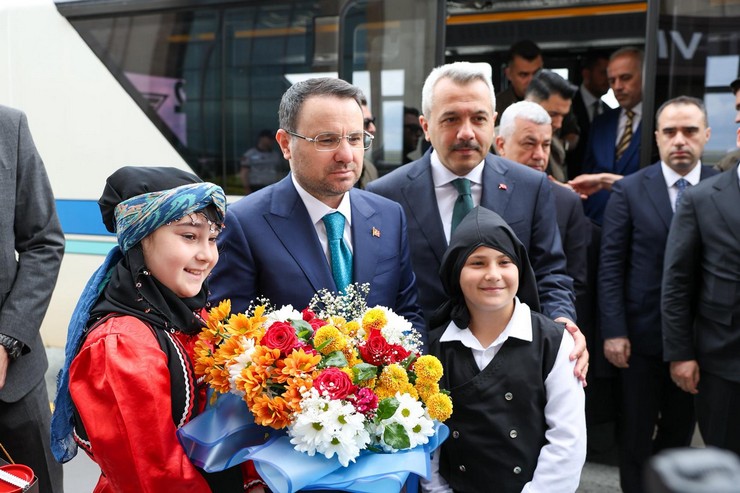 adalet-bakani-akin-gurlek-cesitli-temaslarda-bulunmak-uzere-sabah-saatlerinde-hava-yoluyla-rizeye-geldi-5.jpg