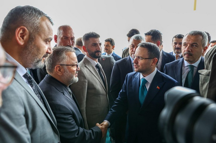 adalet-bakani-akin-gurlek-cesitli-temaslarda-bulunmak-uzere-sabah-saatlerinde-hava-yoluyla-rizeye-geldi-6.jpg