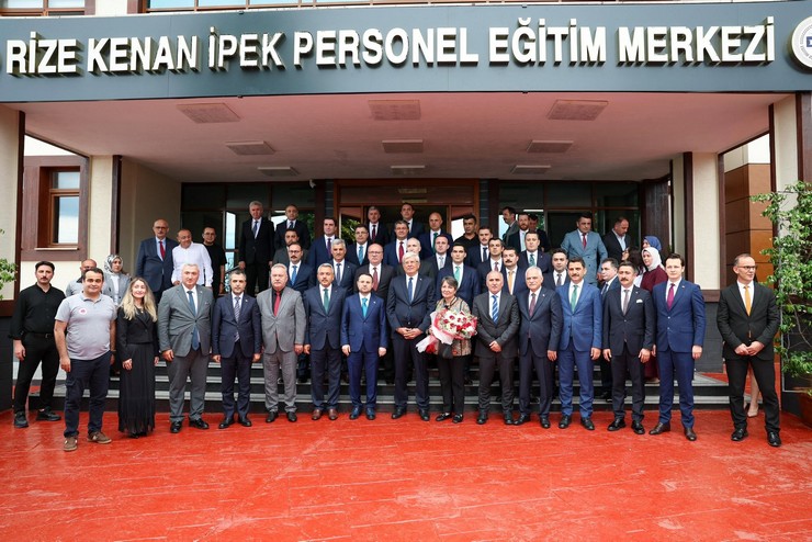 adalet-bakanligindan-vefa-hamlesi-rize-personel-egitim-merkezine-kenan-ipek-ismi-verildi-1.jpg
