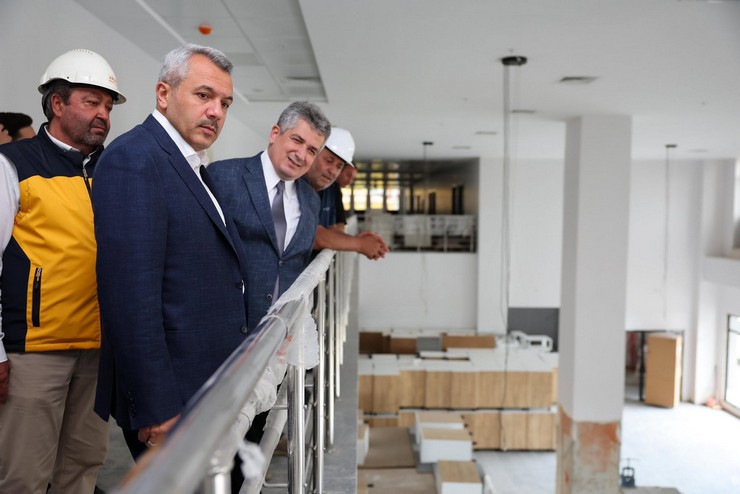 rize-valisi-ihsan-selim-baydas-cayeli-ilcesinde-yapimi-devam-eden-50-yatakli-cayeli-devlet-hastanesi-insaatini-ziyaret-ederek-incelemelerde-bulundu-1.jpg