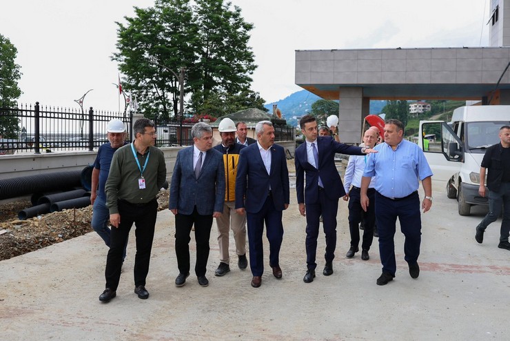 rize-valisi-ihsan-selim-baydas-cayeli-ilcesinde-yapimi-devam-eden-50-yatakli-cayeli-devlet-hastanesi-insaatini-ziyaret-ederek-incelemelerde-bulundu-2.jpg