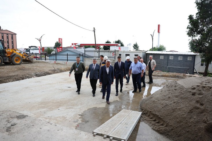rize-valisi-ihsan-selim-baydas-cayeli-ilcesinde-yapimi-devam-eden-50-yatakli-cayeli-devlet-hastanesi-insaatini-ziyaret-ederek-incelemelerde-bulundu-5.jpg