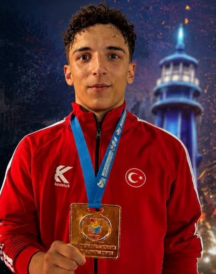misirda-duzenlenen-32-akdeniz-umitler-karate-sampiyonasinda-ay-yildizli-formayla-tatamiye-cikan-rizeli-milli-sporcu-huseyin-kabil-altin-madalya-kazanarak-akdeni.jpg