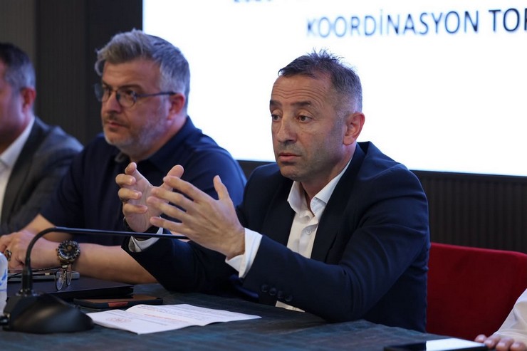 rize-genclik-ve-spor-il-mudurlugu-il-genelindeki-sportif-basarilari-masaya-yatirmak-ve-yeni-donemin-stratejilerini-belirlemek-amaciyla-genis-katilimli-2025-yili-degerl-4.jpg