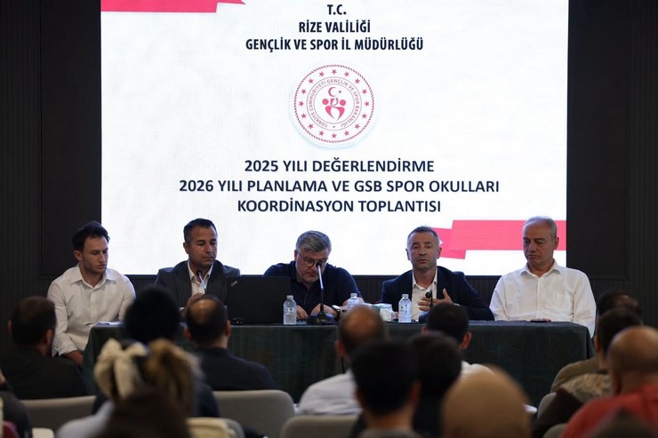 rize-genclik-ve-spor-il-mudurlugu-il-genelindeki-sportif-basarilari-masaya-yatirmak-ve-yeni-donemin-stratejilerini-belirlemek-amaciyla-genis-katilimli-2025-yili-degerl-6.jpg