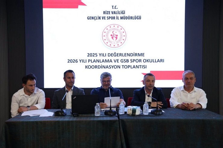 rize-genclik-ve-spor-il-mudurlugu-il-genelindeki-sportif-basarilari-masaya-yatirmak-ve-yeni-donemin-stratejilerini-belirlemek-amaciyla-genis-katilimli-2025-yili-degerl-9.jpg
