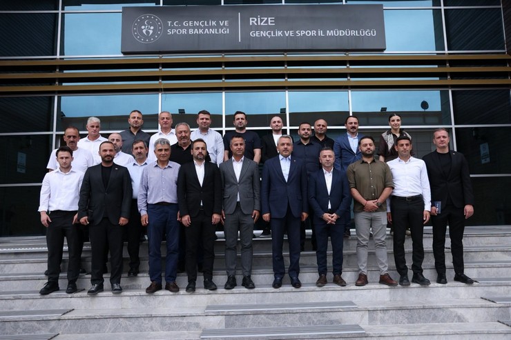rize-valisi-ihsan-selim-baydas-rize-genclik-ve-spor-il-mudurlugunu-ziyaret-ederek-kent-genelinde-yurutulen-sportif-faaliyetler-altyapi-calismalari-ve-planlanan-yeni-ya-1.jpg
