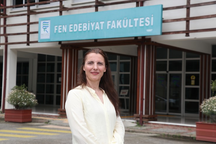 rizede-48-yasindaki-fatma-meral-ucuncu-universiteden-birincilikle-mezun-olmayi-basardi-2.jpg