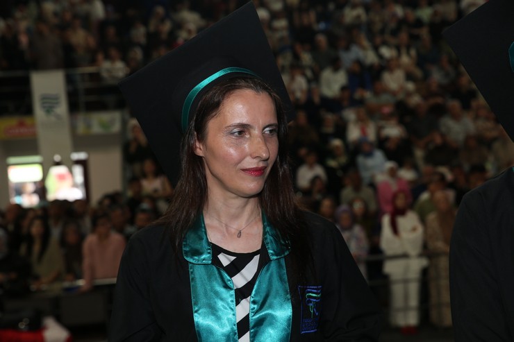 rizede-48-yasindaki-fatma-meral-ucuncu-universiteden-birincilikle-mezun-olmayi-basardi-8.jpg