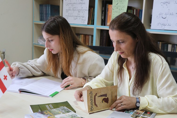 rizede-48-yasindaki-fatma-meral-ucuncu-universiteden-birincilikle-mezun-olmayi-basardi-9.jpg