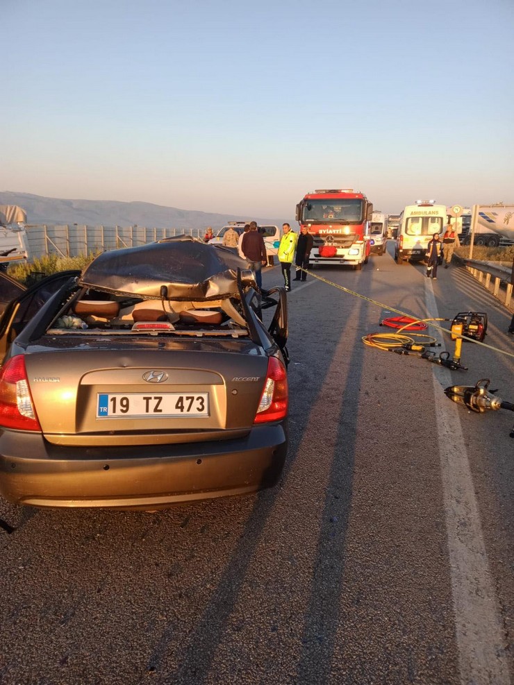 erzurumda-otomobil-kiraz-yuklu-kamyonete-carpti-3-olu-3-yarali-4.jpg