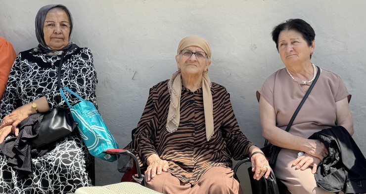 karadeniz-muziginin-ozgun-isimlerinden-sanatci-kazim-koyuncu-vefatinin-21-yilinda-memleketi-artvinin-hopa-ilcesindeki-mezari-basinda-anildi-2.jpg