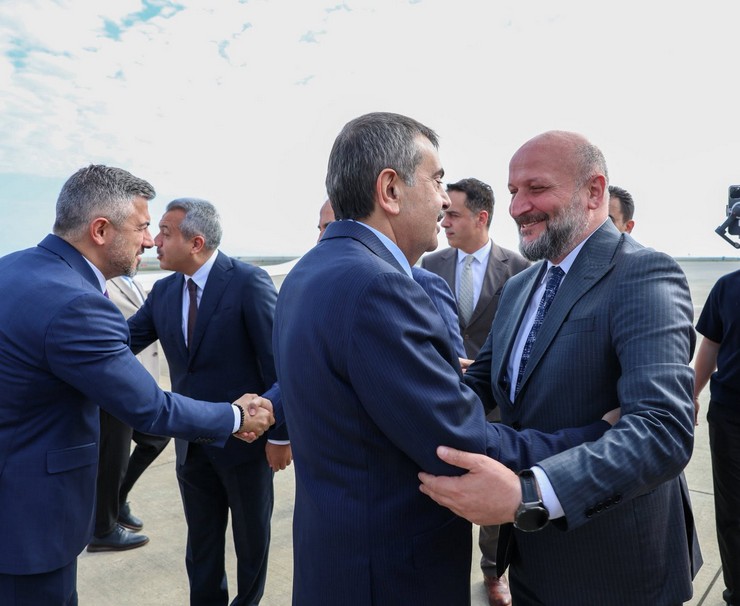 milli-egitim-bakani-yusuf-tekin-bir-dizi-ziyaret-incelemelerde-bulunmak-uzere-sabah-saatlerinde-rizeye-geldi-4.jpg