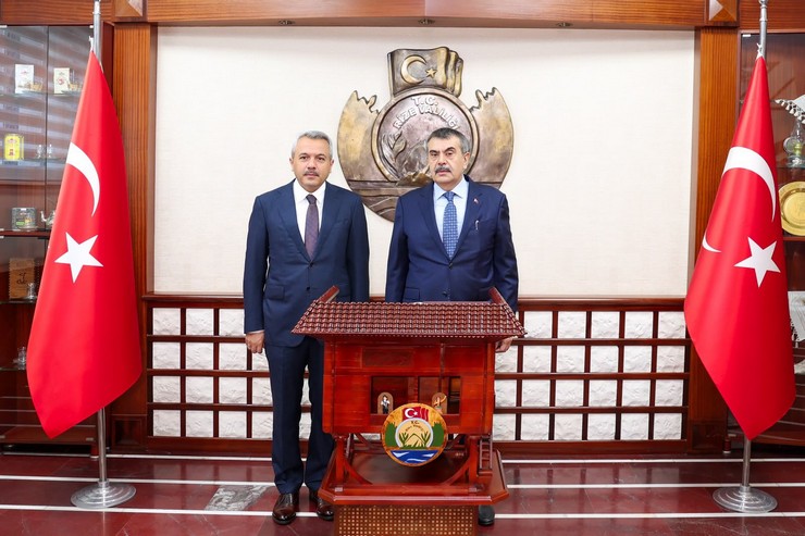 milli-egitim-bakani-yusuf-tekin-rizede-1.jpg