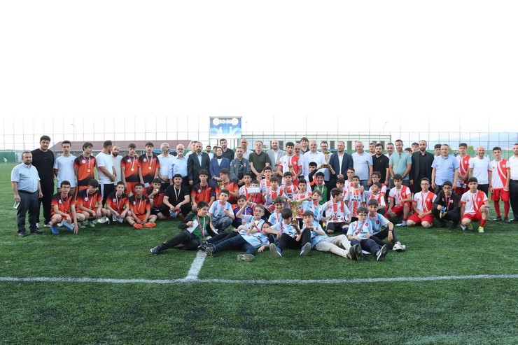 rize-hafizlik-proje-imam-hatip-ortaokulu-futbol-takimi-ust-uste-ikinci-kez-sampiyon-1.jpg