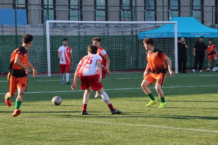 rize-hafizlik-proje-imam-hatip-ortaokulu-futbol-takimi-ust-uste-ikinci-kez-sampiyon-4.jpg