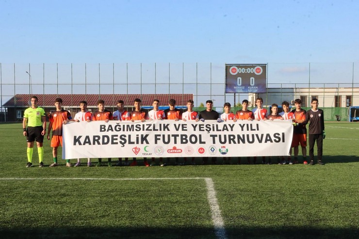 rize-hafizlik-proje-imam-hatip-ortaokulu-futbol-takimi-ust-uste-ikinci-kez-sampiyon-5.jpg